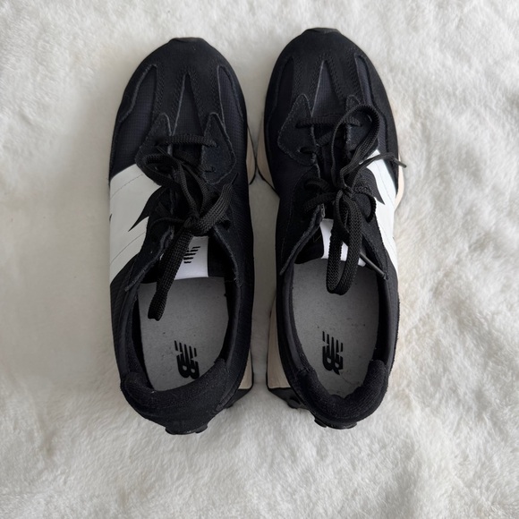 New Balance 327 Black White Boy’s Size 6 - Picture 8 of 15